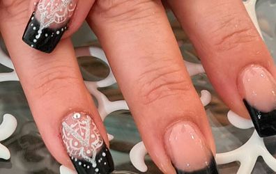 Gloss uñas esculpidas y peluquería