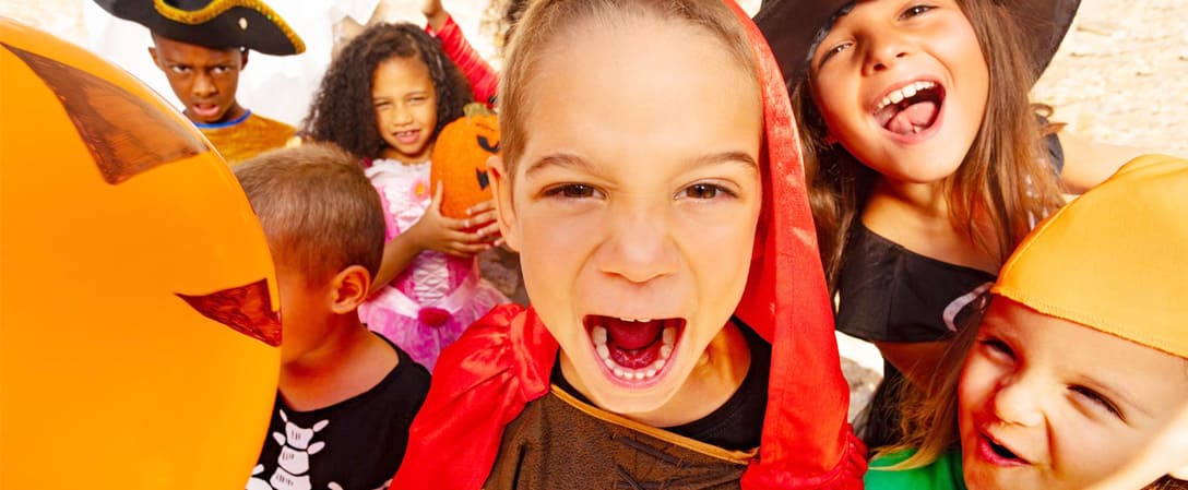 Rochelambert celebró un Halloween inolvidable con un pasacalles lleno de magia, música y familiasa